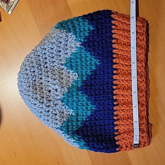 💎3/$15 NWOT Handmade mountain motif toque - Picture 4 of 5